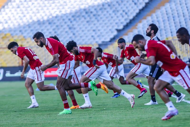 عروض رسمية تقرب نجم الأهلي من الرحيل في يناير