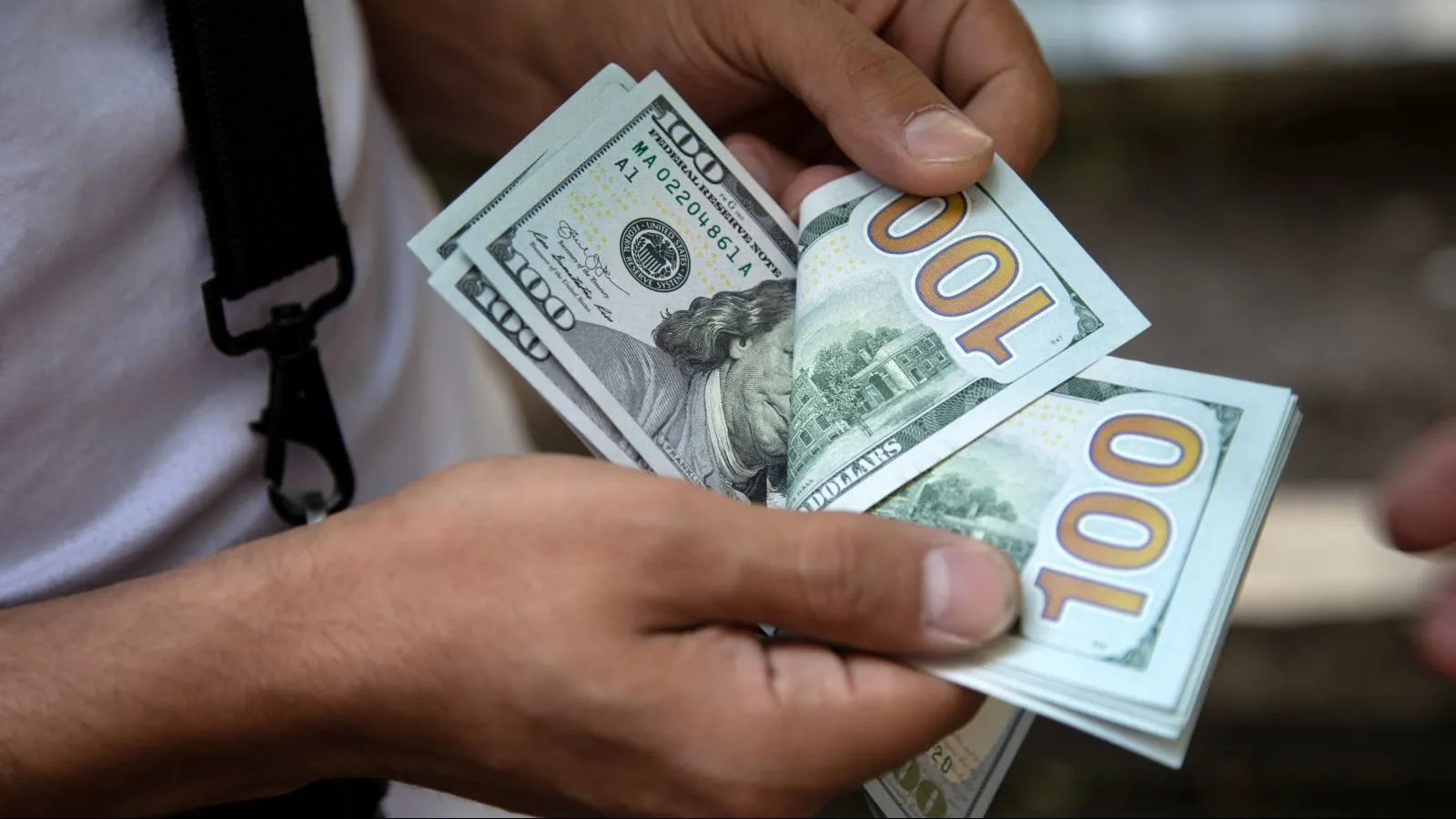 سعر الدولار امام البنوك ليوم الاثنين 13 نوفمبر في البنوك