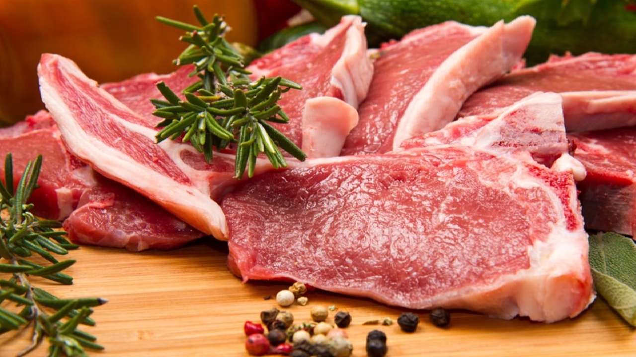 على الرغم من فوائده.. هؤلاء الأشخاص ممنوعون من تناول اللحم الضاني