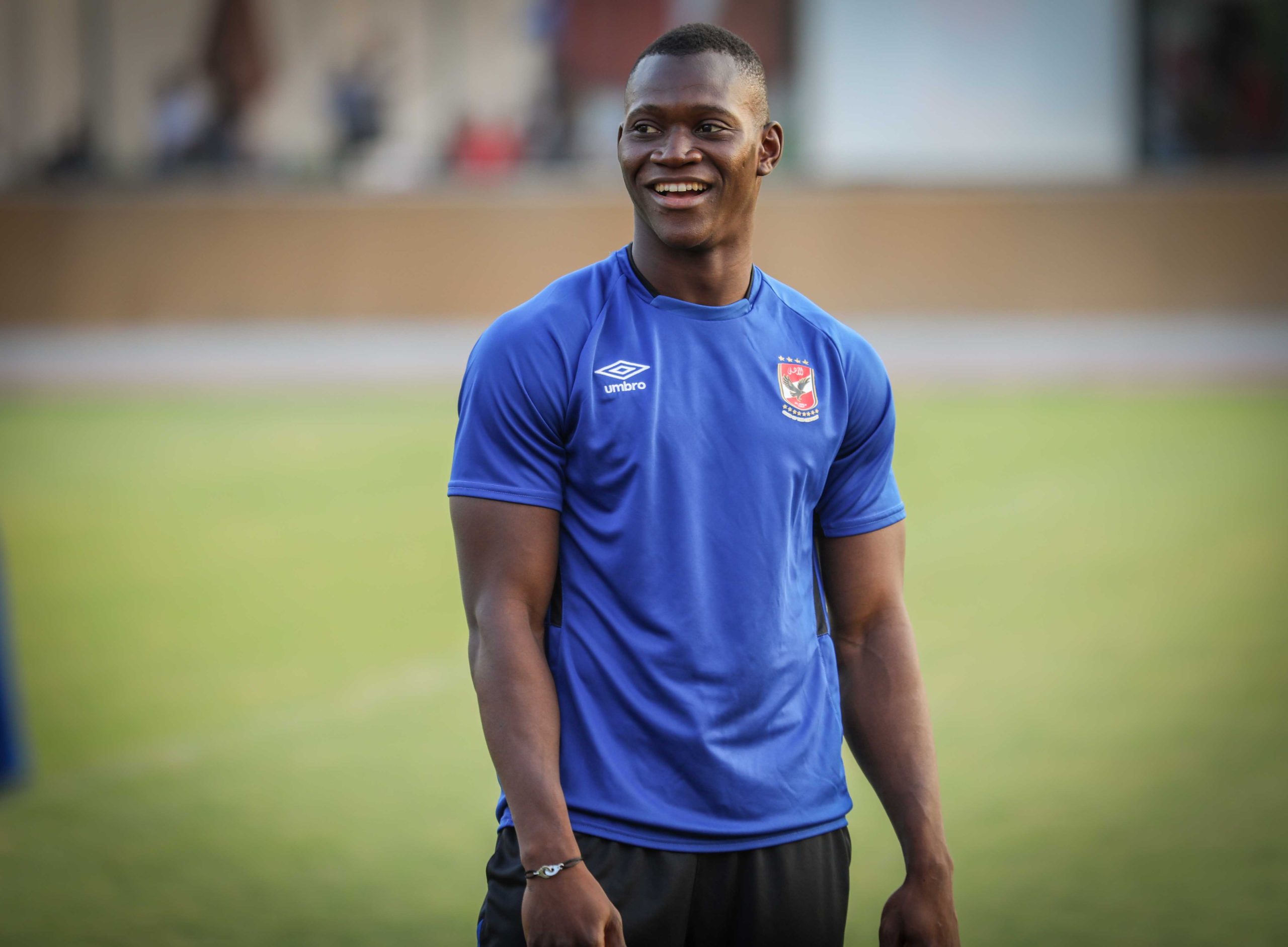 وكيل نجم النادي الأهلي في جولة خليجية لتسويق لاعب للرحيل عن القلادة الحمراء 3 وكيل أليو ديانج في الدول الخليجية للبحث عن النجم الأهلي