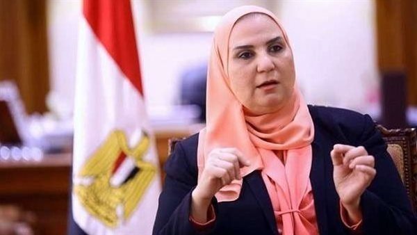 حصاد التضامن الاجتماعي.. متطوعو الهلال الأحمر المصرى يستقبلون المساعدات الإنسانية العاجلة لقطاع غزة