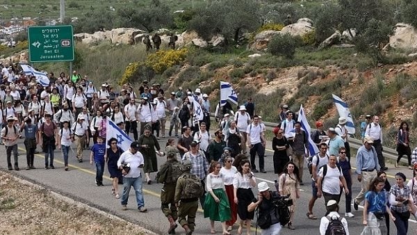 عشرات المستوطنين يقتحمون المسجد الأقصى