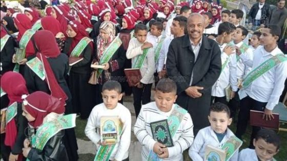 مسيرة احتفالية بشوارع قرية صفانية بالمنيا لتكريم 150 حافظا للقرآن (صور)