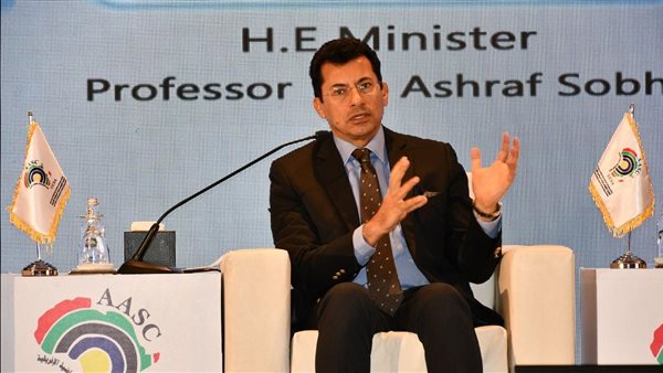 بعد إصابته بالسرطان، أول تحرك من وزير الرياضة بشأن الحكم أشرف رشاد
