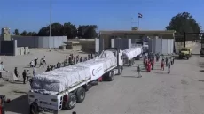دخول 93 شاحنة مساعدات إنسانية إلى قطاع غزة