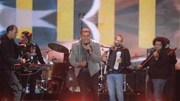 “مكانك” رهان عمرو دياب الجديد، تفاصيل الألبوم الـ35 للهضبة