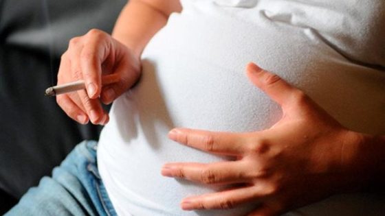أخطرها موت الجنين، تأثير التدخين السلبي والإيجابي على الحوامل والأطفال