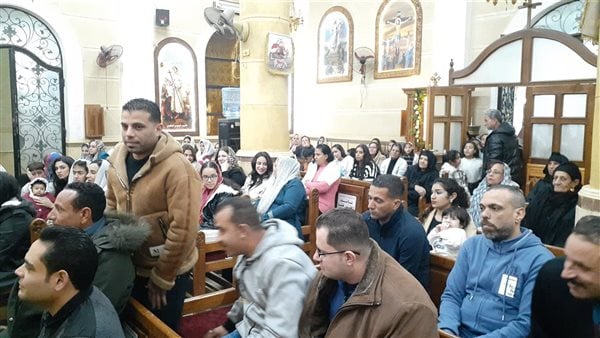 توافد الأقباط على الكنائس لأداء صلاة قداس عيد الميلاد في الغربية