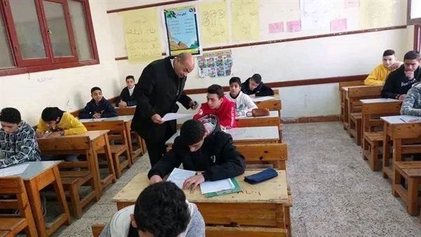 بعد تعذر استلام التابلت، الدقهلية تبدأ اليوم امتحانات الصف الأول الثانوي ورقيا