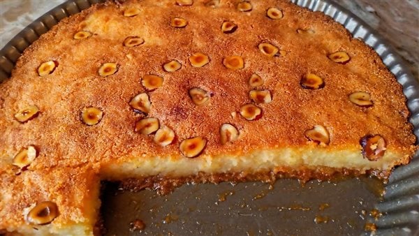 طريقة عمل البسبوسة في البيت، زي الجاهزة وأوفر