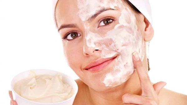 ماسكات ترطيب البشرة من الطبيعة، أبرزها الأفوكادو والعسل