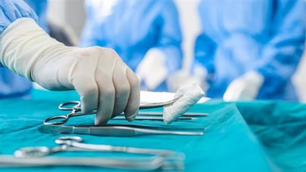 «جنون الأسعار» يضرب سوق الخيوط الجراحية.. 6 أضعاف زيادة فى الأسعار خلال عامين.. والمستشفيات تعتمد على إنتاج مصنعين يعملان 24 ساعة لسد العجز