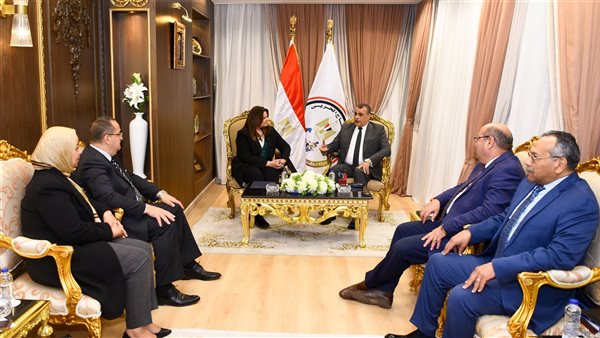 وزيرا الإنتاج الحربي والهجرة يلتقيان لدعم المصريين بالخارج الراغبين في إقامة مشروعات استثمارية