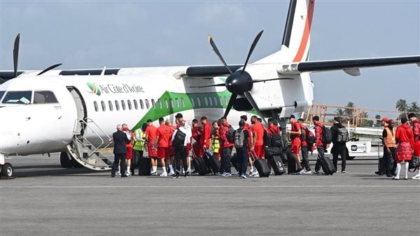 بعثة منتخب المغرب تصل كوت ديفوار استعدادا لخوض أمم إفريقيا (صور)