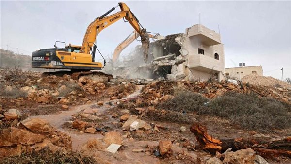 جيش الاحتلال يهدم منزلين في قلقيلية ويعتقل عددا من الطلاب في نابلس (فيديو)