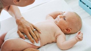 الإمساك عند الرضع، وأسبابه وكيفية علاجه بالمنزل؟