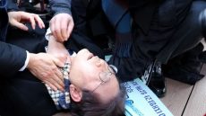 محاولة لاغتيال زعيم المعارضة في كوريا الجنوبية أثناء مؤتمر صحفي