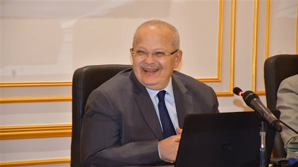 الخشت يتلقى تقريرا يرصد إنجازات جامعة القاهرة دوليا في دورياتها ومجلاتها العلمية