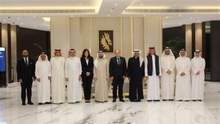 وزير الصناعة يعقد سلسلة لقاءات مكثفة مع عدد من المسئولين بالبحرين