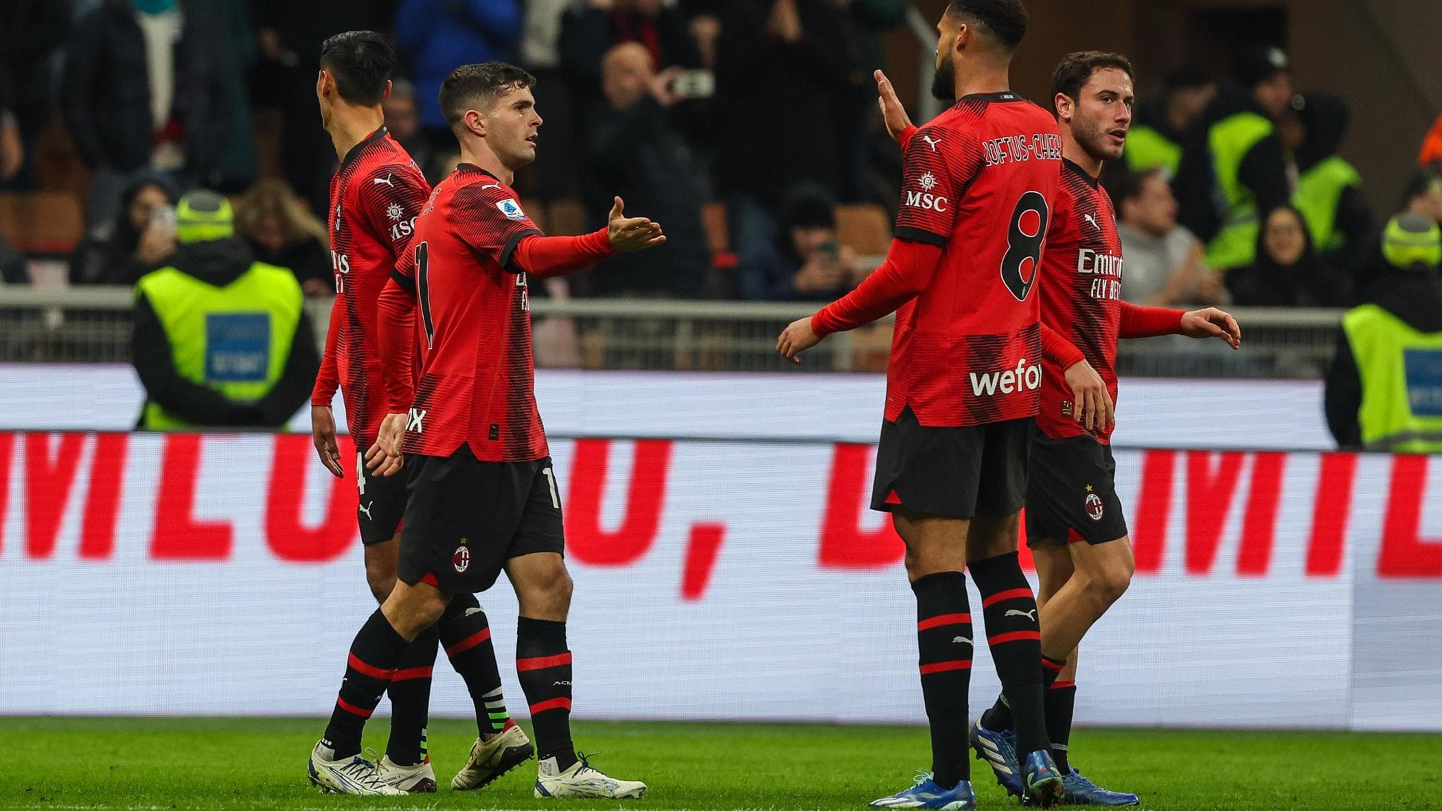 ميلان يخطف فوزًا دراميًا من فروزينوني في الدوري الإيطالي