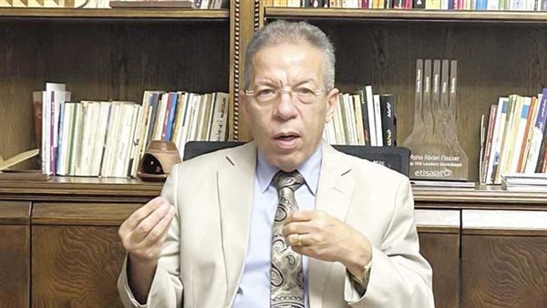 نقيب الأطباء يطالب بتأمين إجباري ضد أخطاء المهنة لحماية حق المريض