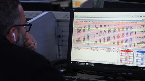 عدم مرونة سعر الصرف يسبب أزمة للمستثمرين بالأوراق المالية، و838 ألف عملية تداول حصاد عمليات البورصة المصرية فى أسبوع