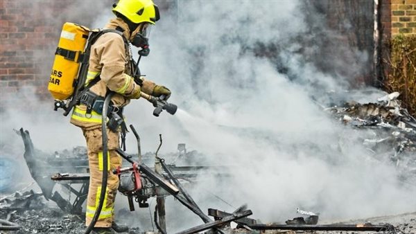 مصرع 4 أشخاص وفقدان 20 في حريق هائل بمبنى شاهق بمدينة فالنسيا الإسبانية (فيديو)