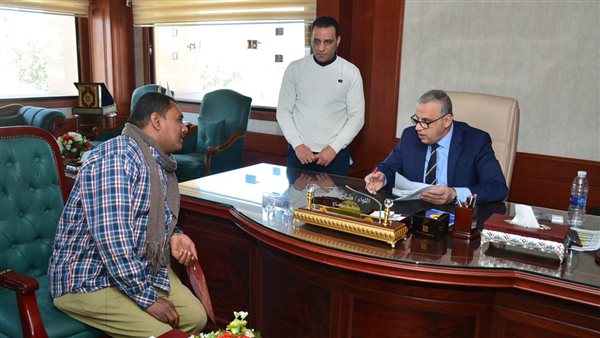 محافظ سوهاج يناقش عددا من شكاوى وطلبات المواطنين