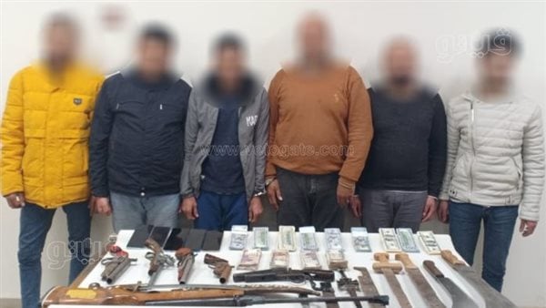 ضبط تشكيل عصابي لترويج الدولارات المزيفة بأكتوبر