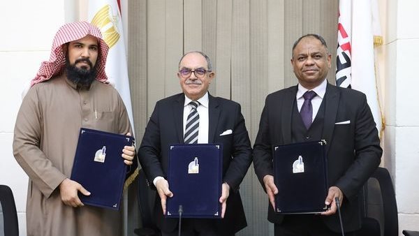 توقيع اتفاقية تعاون علمي بين القومي للبحوث وفاكسيرا ومؤسسة النحل الجوال