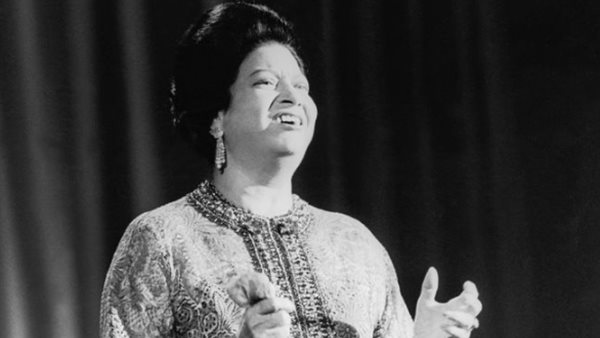 أم كلثوم تجدد الصدام بين مطربي المهرجانات وشركات المزيكا.. حديث عمرو مصطفى عن تراث كوكب الشرق يشعل الأزمة.. غلق قنوات اليوتيوب كلمة السر