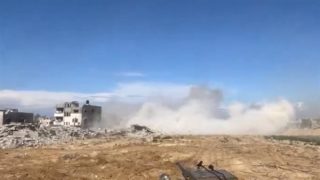 تلتها بعض الضحكات، جندي إسرائيلي يوثق تدمير مبنى سكني في غزة (فيديو)
