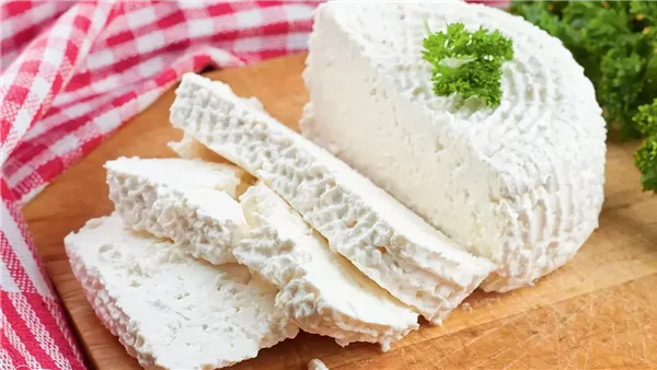 طريقة عمل الجبنة القريش في البيت للتوفير في الميزانية