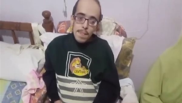 السير على قدميه حلمه، قصة فهد حبيس المرض والفقر بالبحيرة ( فيديو )