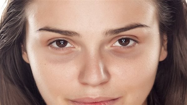 علاج الهالات السوداء حول العينين بالوصفات الطبيعية