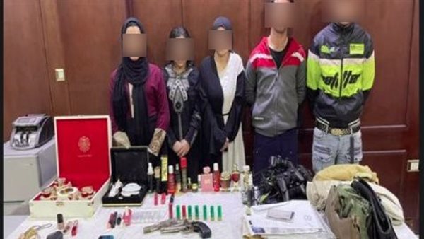 بمساعدة فتاتين كانتا برفقته، اعترافات المتهمين بقتل مسئول يمني في شقته ببولاق