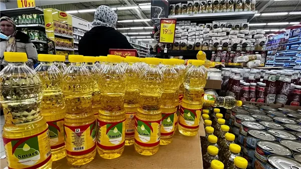 بأسعار مخفضة تصل إلى 25%.. افتتاح معرض لبيع السلع الغذائية في قنا