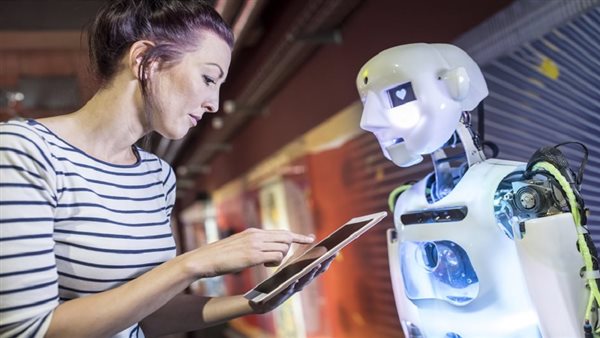 منافسة قوية بين الذكاء البشري والصناعي (فيديو)