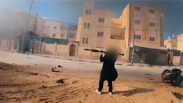 كتائب القسام تستهدف ناقلة جند إسرائيلية وتسقط قواتها بين قتيل وجريح