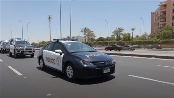 ضبط المتهمين بارتكاب حركات استعراضية بسيارتين وتعطيل حركة المرور بمصر القديمة