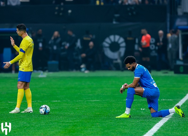 اشتباك بالأيدي بين نجمي النصر عقب الخسارة من الهلال