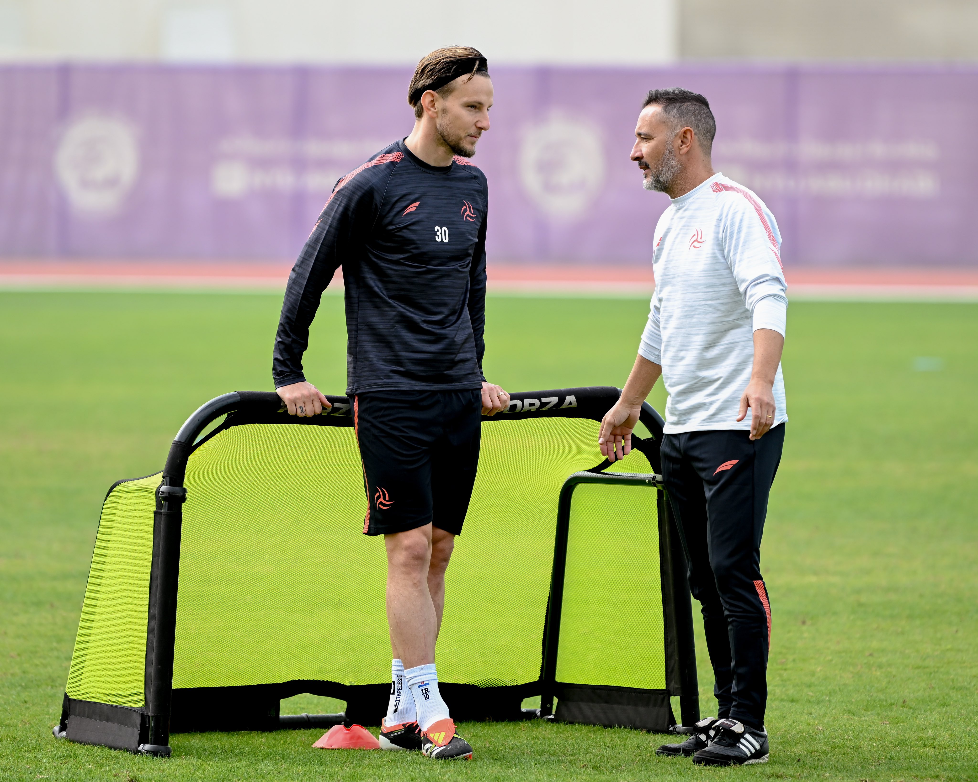 راكيتيتش: هذا ما دار بيني وبين ثنائي النصر قبل انضمامي إلى الشباب.. وأتفق مع رونالدو