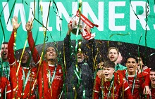 مراسم تتويج ليفربول بطلاً لكأس الرابطة الإنجليزية