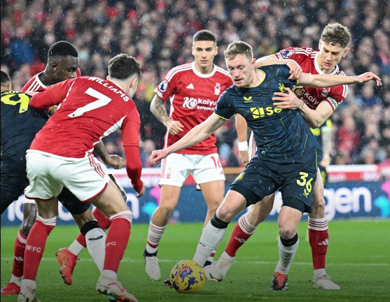 نيوكاسل يفوز بصعوبة على نوتنجهام فورست في الدوري الإنجليزي