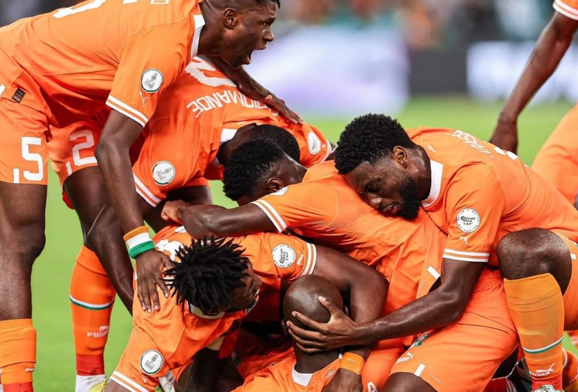 استقبال هستيري لحافلة كوت ديفوار بعد التتويج بأمم أفريقيا