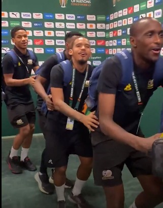 احتفال لاعبي جنوب أفريقيا بالتأهل لنصف نهائي أمم أفريقيا