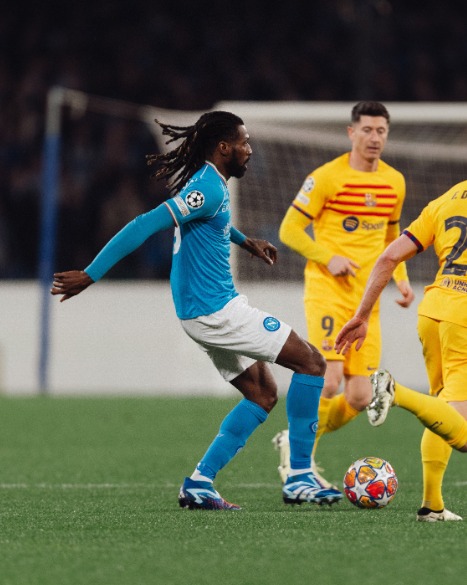 لقطات من مباراة برشلونة ونابولي