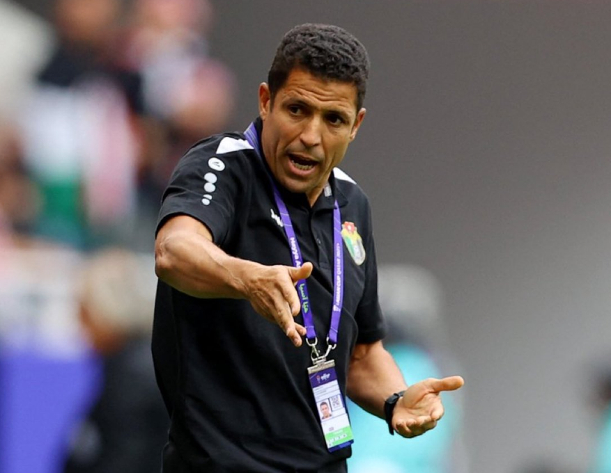 من الإقالة إلى كتابة التاريخ.. من هو الحسين عموتة بطل إنجاز الأردن؟