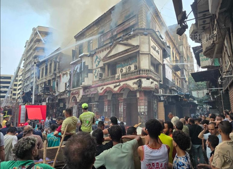 السيطرة على حريق في أحد المبنيين المحترقين في العتبة (3)