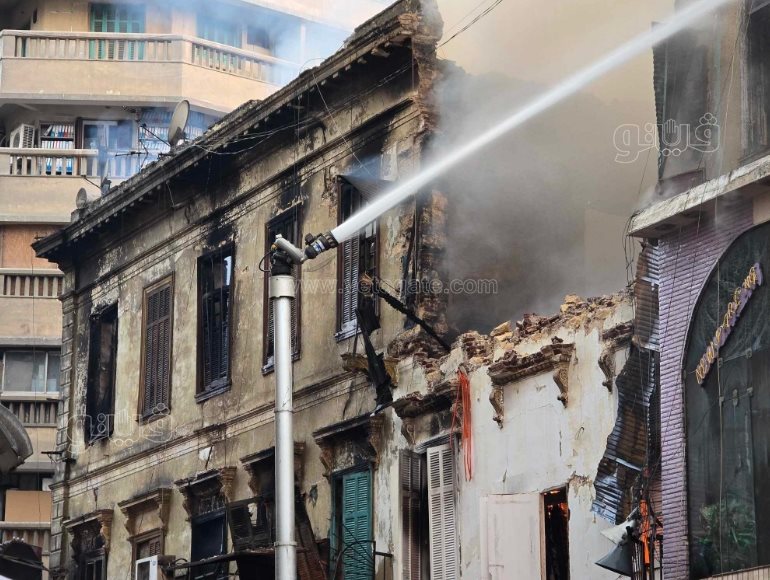 السيطرة على حريق في أحد المبنيين المحترقين في العتبة (5)